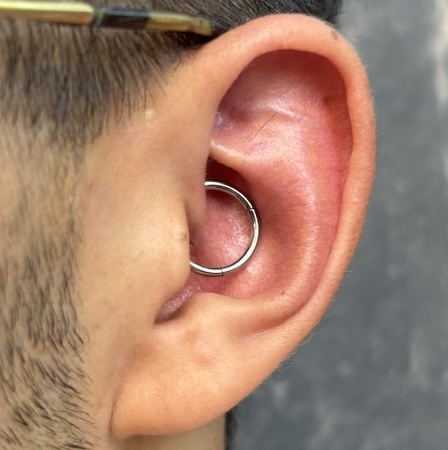 Daith — Segment ring titanio — Katozz Piercing Sevilla