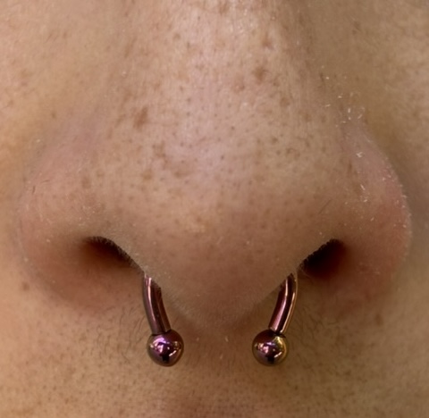 Septum — CBB titanio anodizado rosa — Katozz Piercing Sevilla